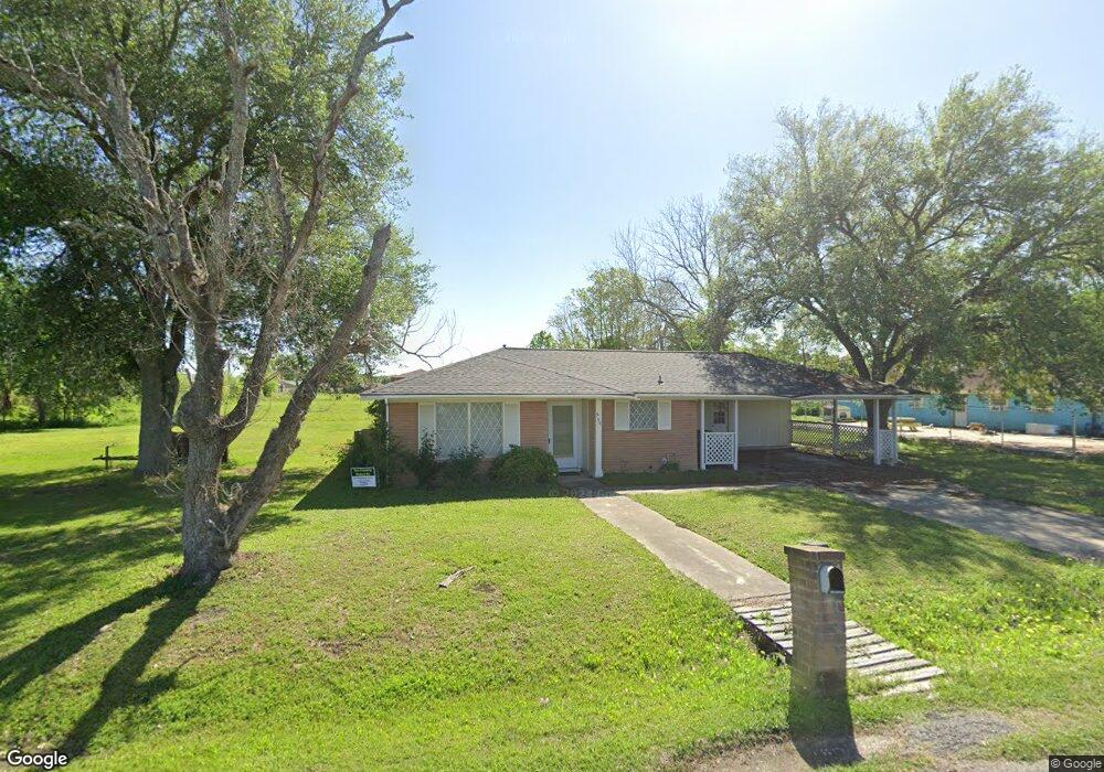 905 Avenue C, Bay City, TX 77414 - photo 1