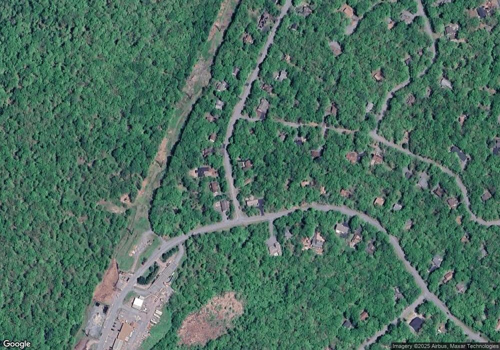 407 W Surrey Dr, Hawley, PA 18428 - photo 1