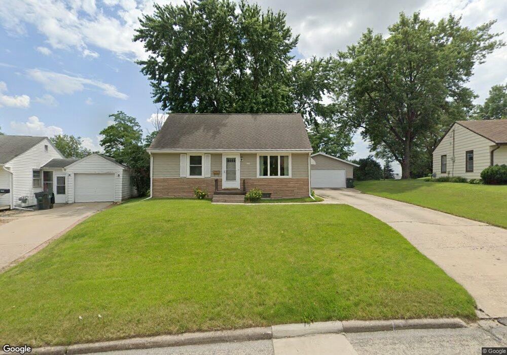 2220 Chandler St SW, Cedar Rapids, IA 52404 - photo 1
