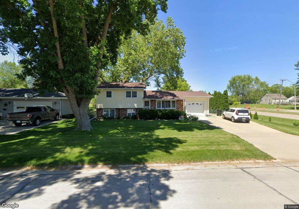 1705 W 3rd St, Cedar Falls, IA 50613 - photo 1