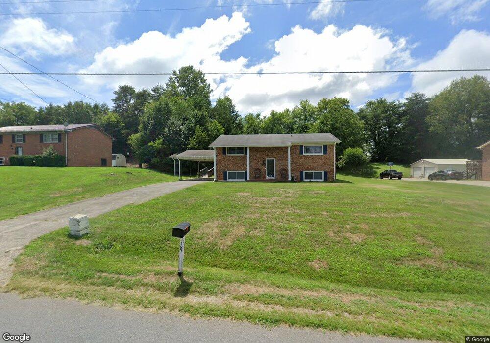 127 Robin Rd, Martinsville, VA 24112 - photo 1