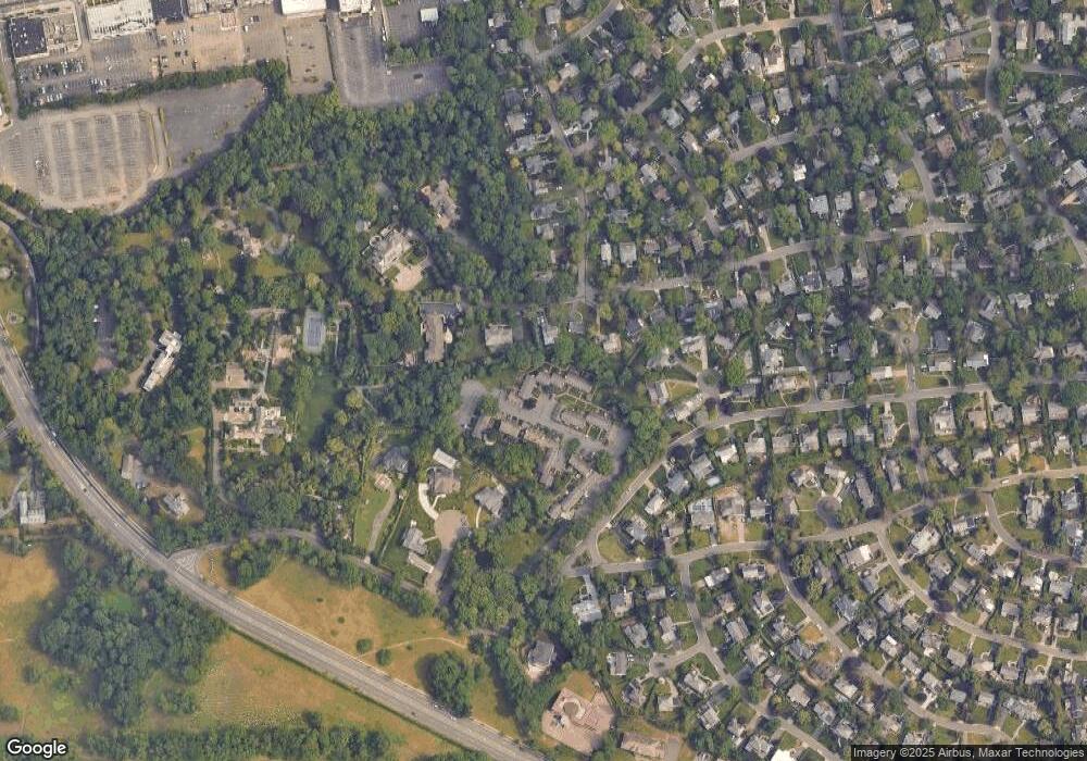 16 Duke of Gloucester, Manhasset, NY 11030 - photo 1