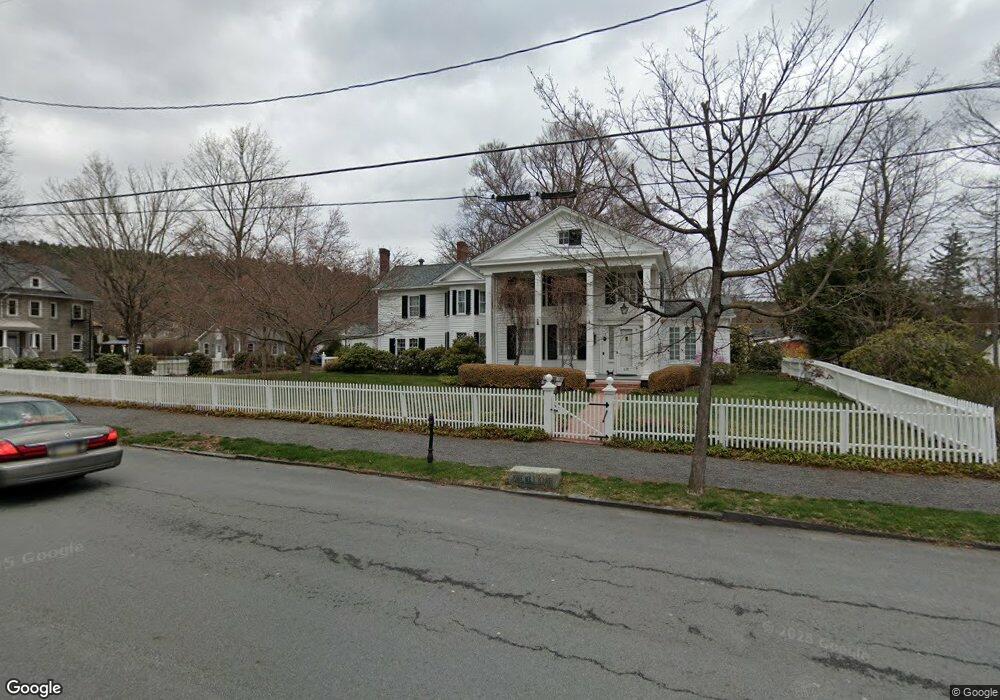 215 W Ann St, Milford, PA 18337 - photo 1