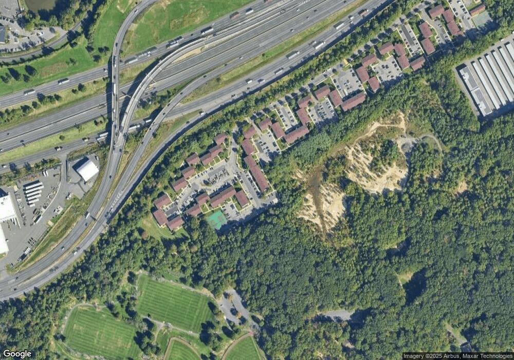 729 Cricket Ln, Woodbridge, NJ 07095 - photo 1