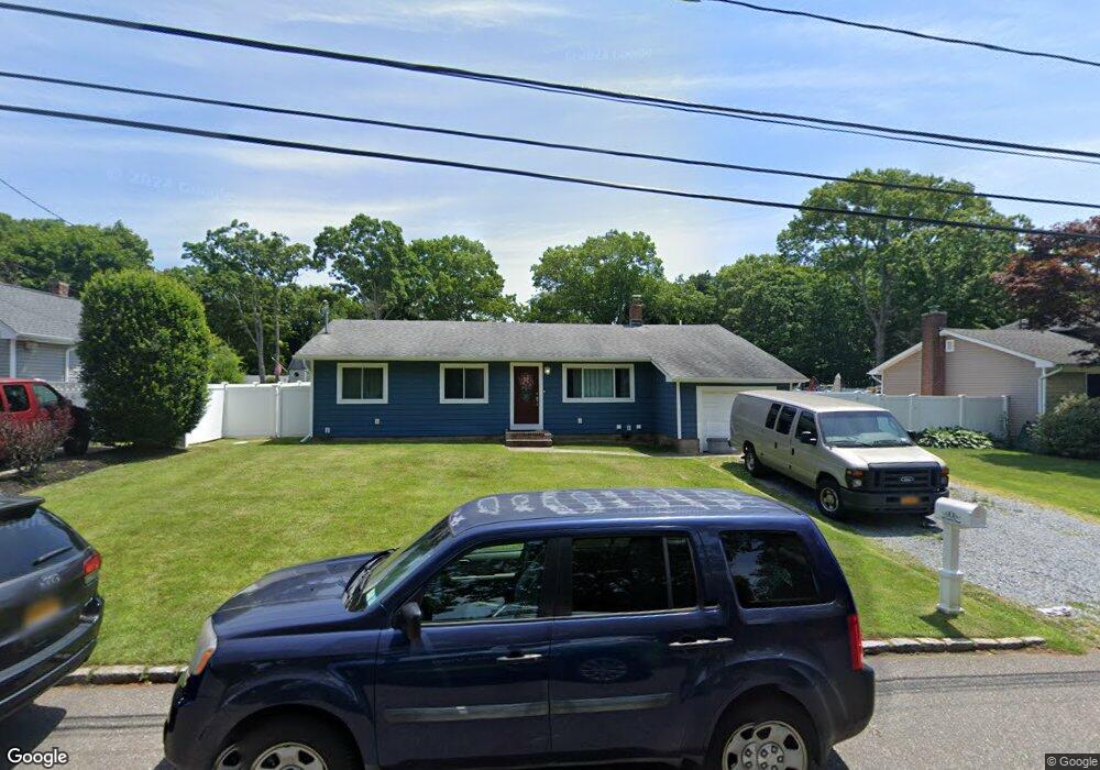 927 Chester Rd, Sayville, NY 11782 - photo 1