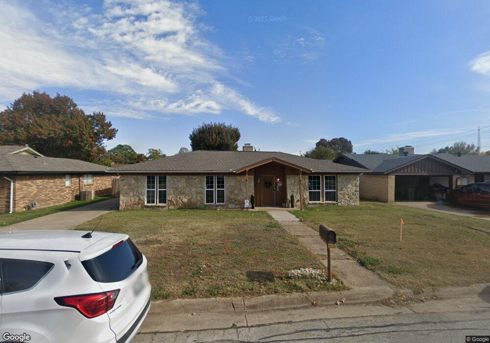 808 Prestwick St, Bedford, TX 76022 - photo 1