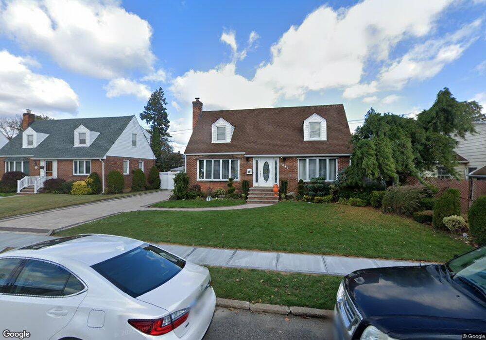 1076 Park Ln N, Franklin Square, NY 11010 - photo 1