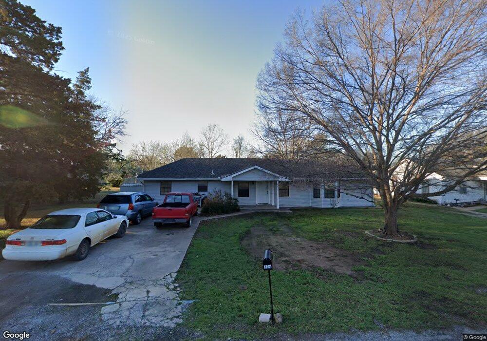 304 W E Ave, Cache, OK 73527 - photo 1