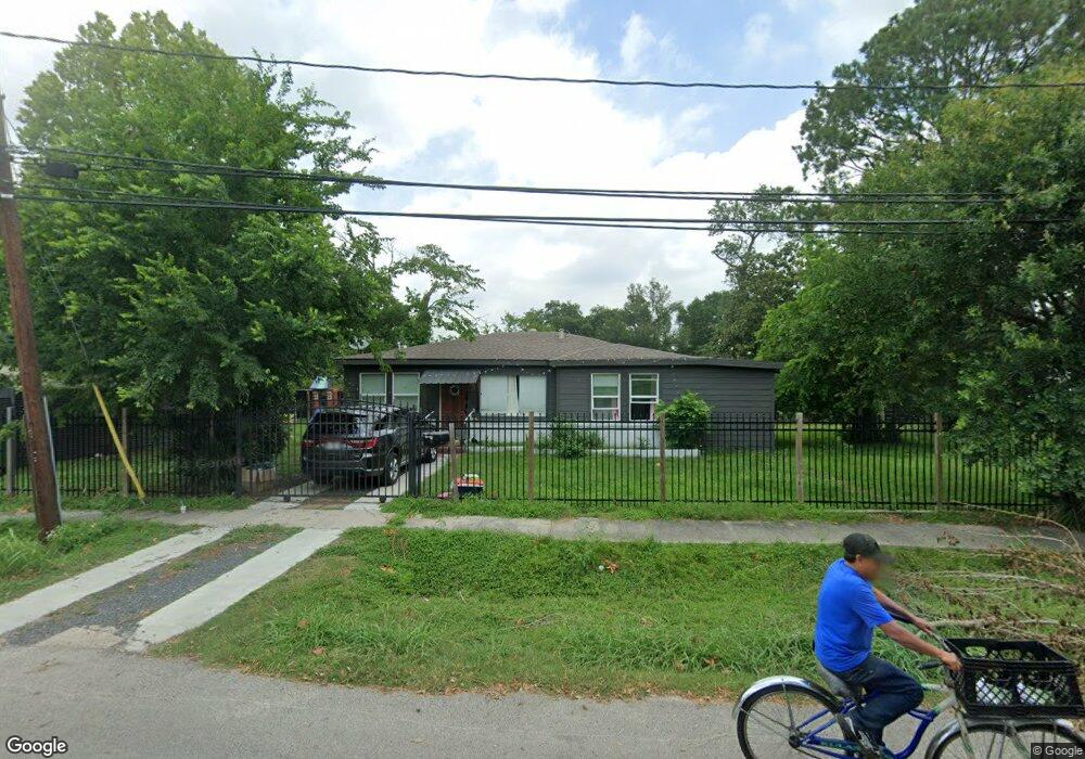 425 Plymouth St, Houston, TX 77022 - photo 1