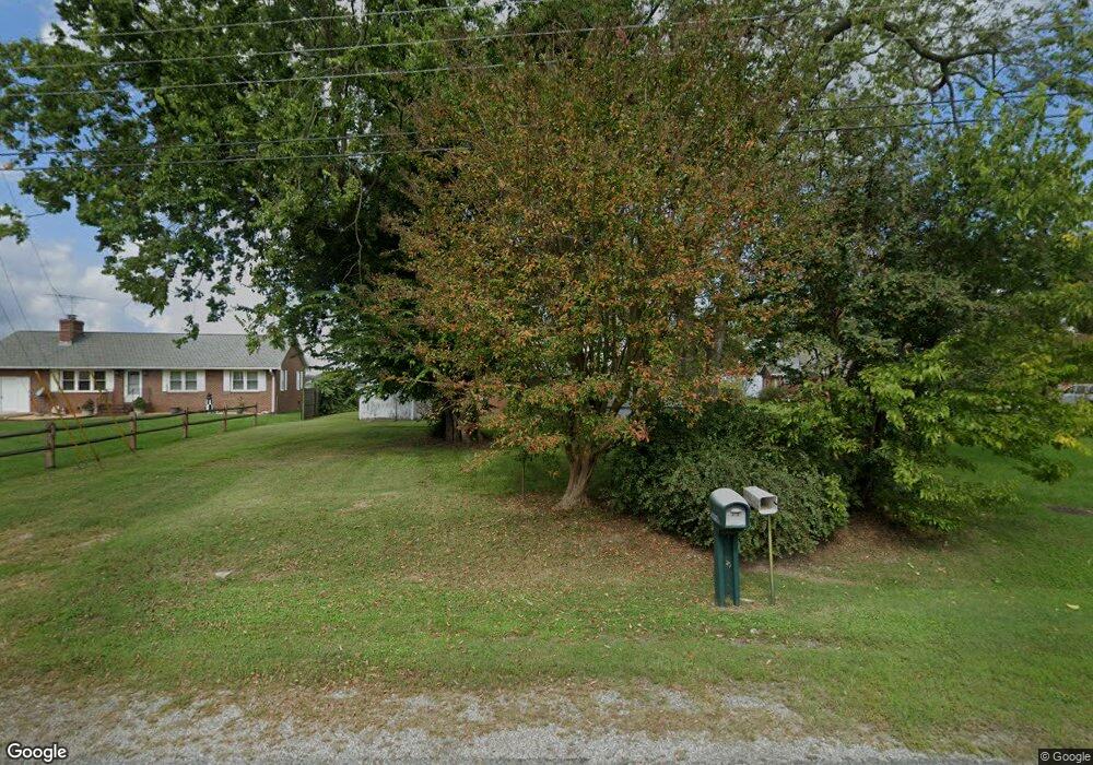 262 E Potomac Dr, Colonial Beach, VA 22443 - photo 1