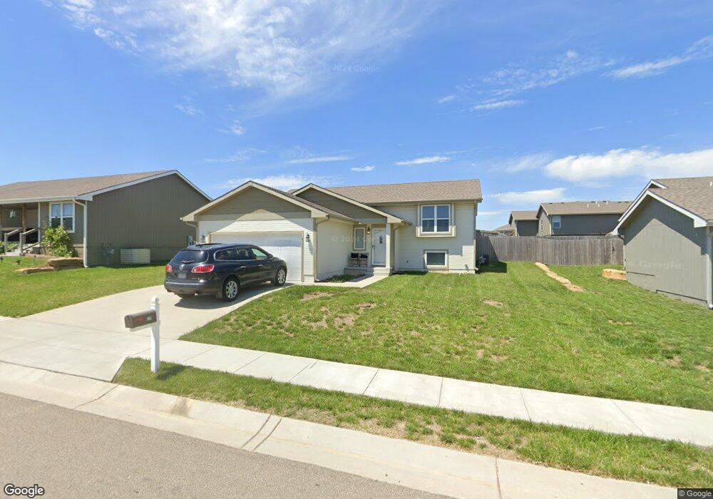 4311 SE Oakleaf Dr, Topeka, KS 66609 - photo 1