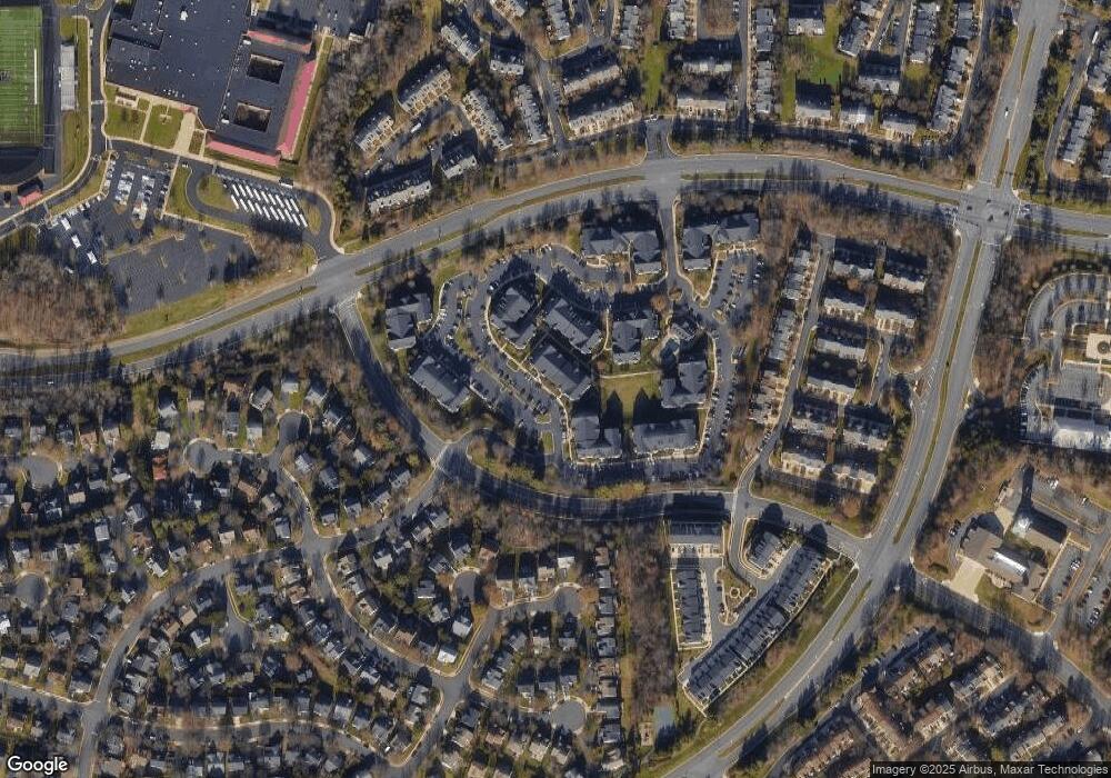 46608 Drysdale Terrace unit 303, Sterling, VA 20165 - photo 1