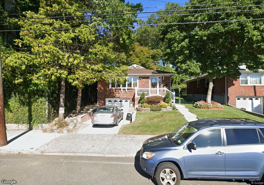 737 Clove Rd, Staten Island, NY 10310 - photo 1