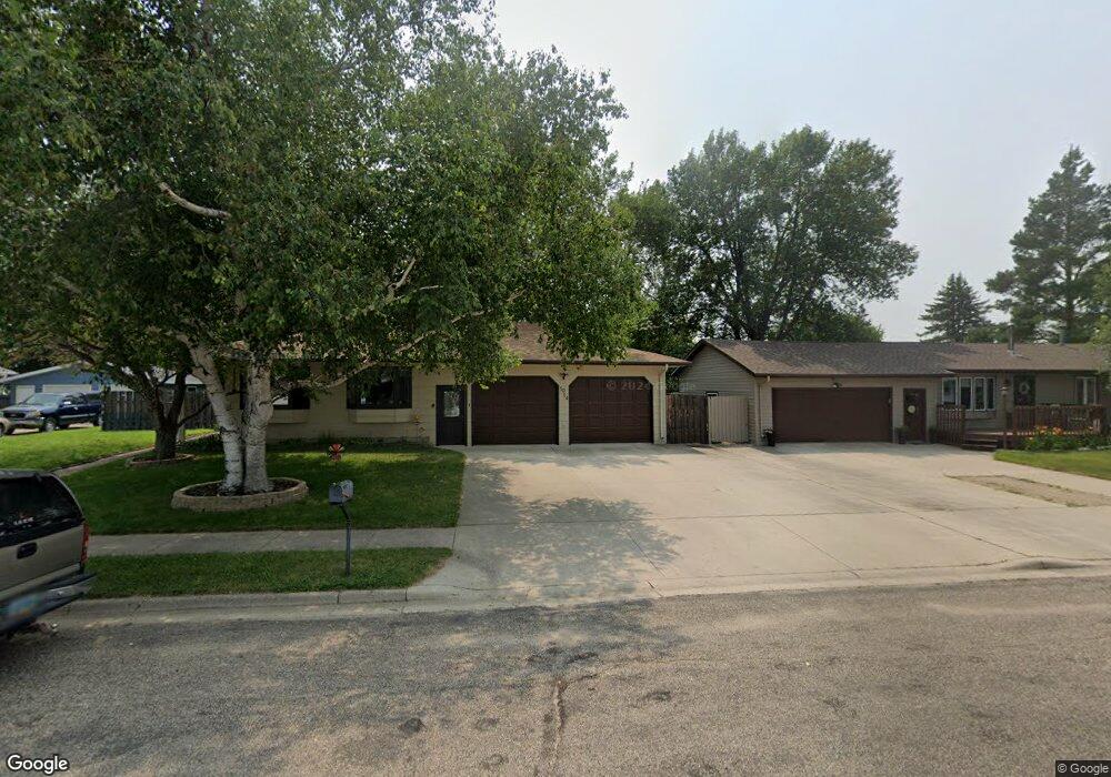 1014 16 1/2 St NE, Jamestown, ND 58401 - photo 1