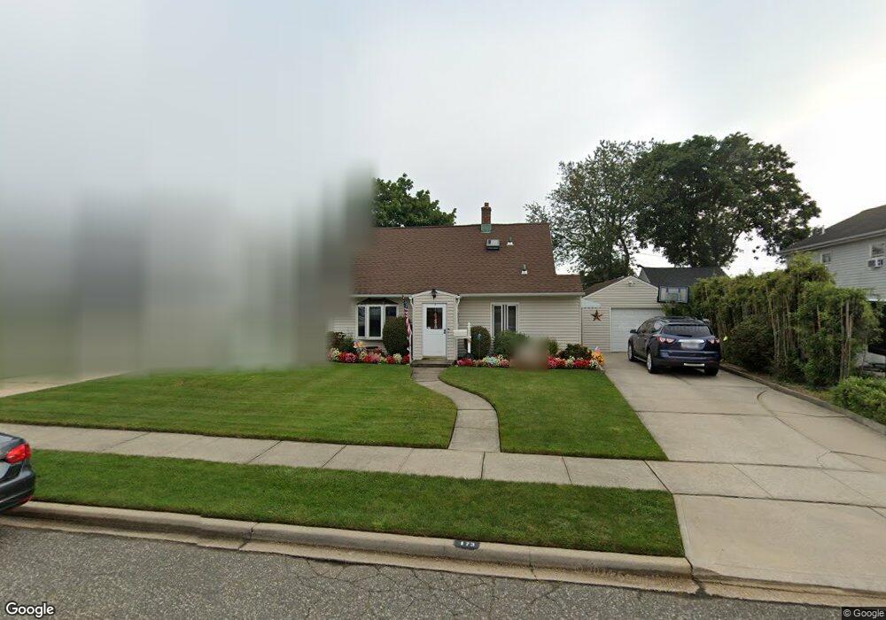 173 Saddle Ln, Levittown, NY 11756 - photo 1