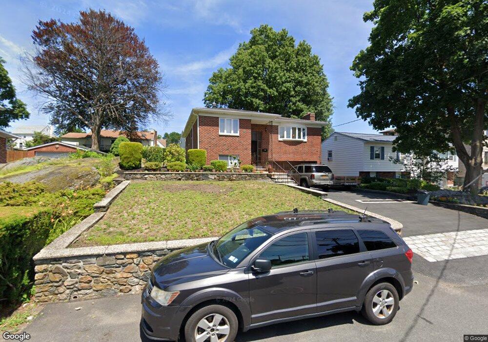 206 Roundhill Dr, Yonkers, NY 10710 - photo 1