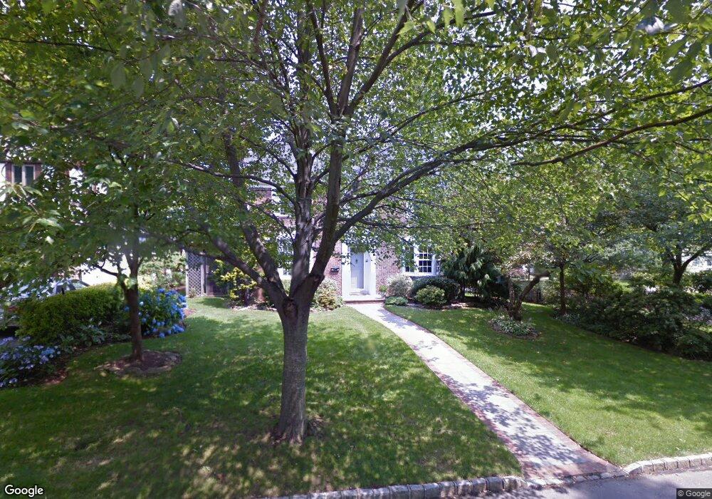 9 Avalon Rd, Great Neck, NY 11021 - photo 1