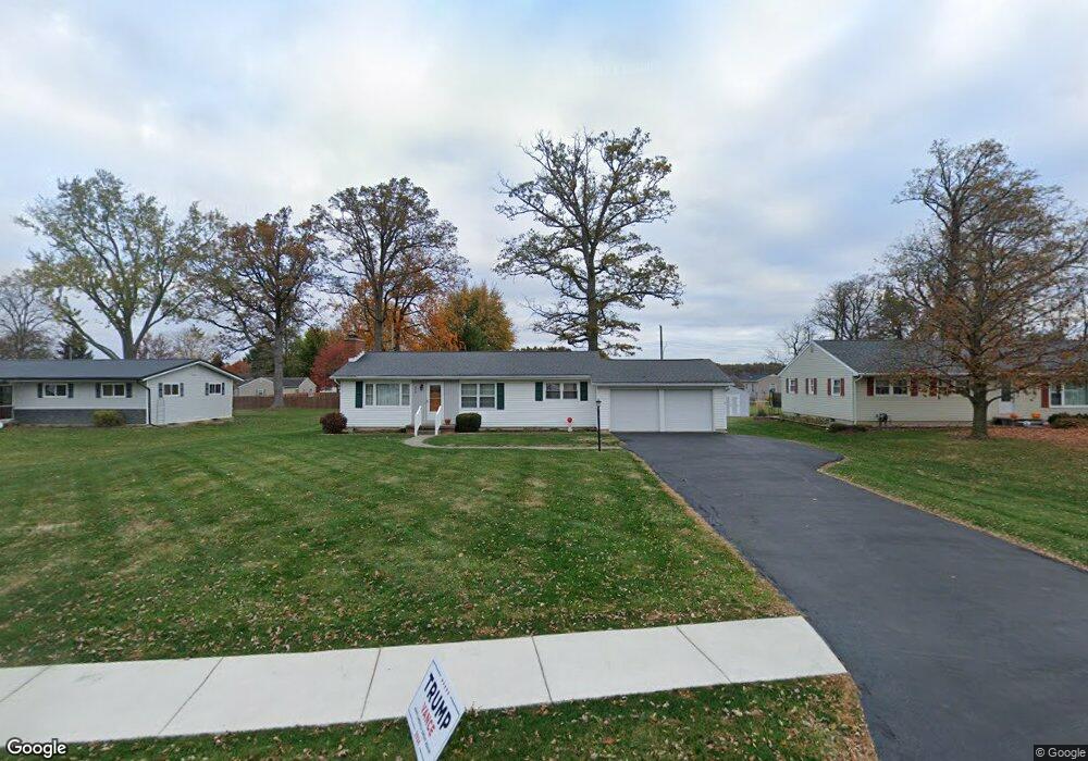 402 Woodlawn Dr, Wapakoneta, OH 45895 - photo 1