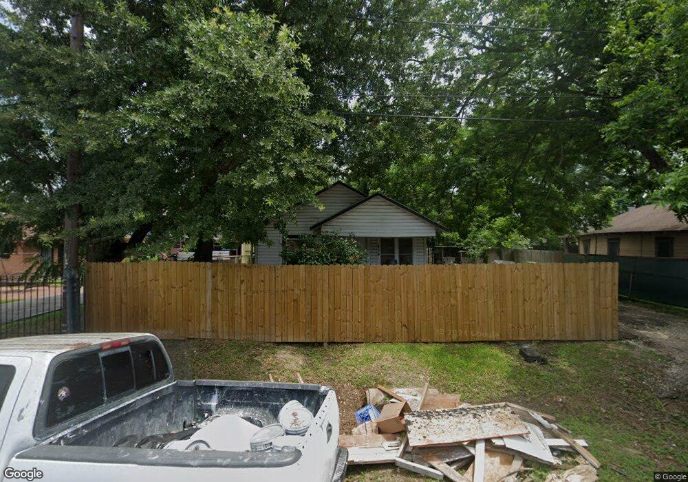 979 South Ln, Houston, TX 77088 - photo 1