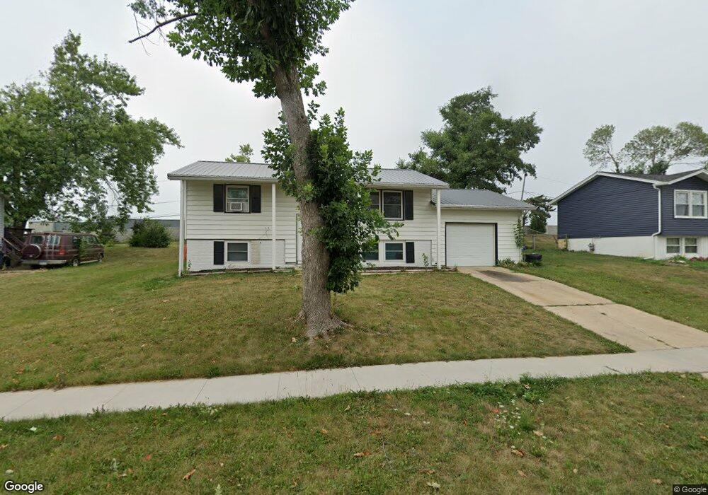 2712 Matthew Dr SW, Cedar Rapids, IA 52404 - photo 1