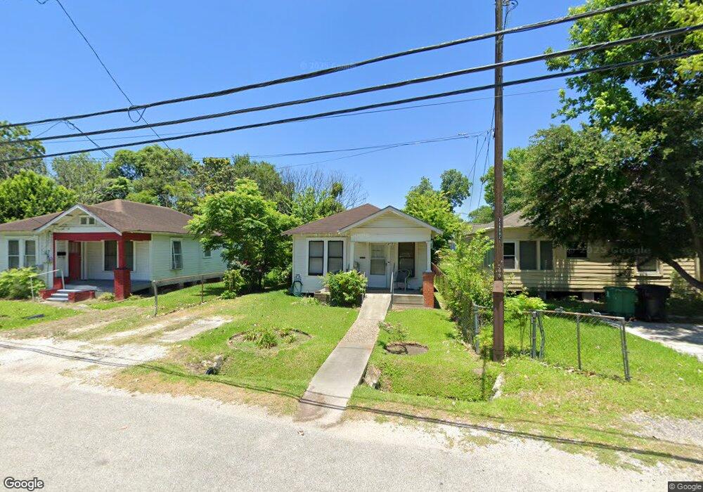215 E 31st 1/2 St, Houston, TX 77018 - photo 1