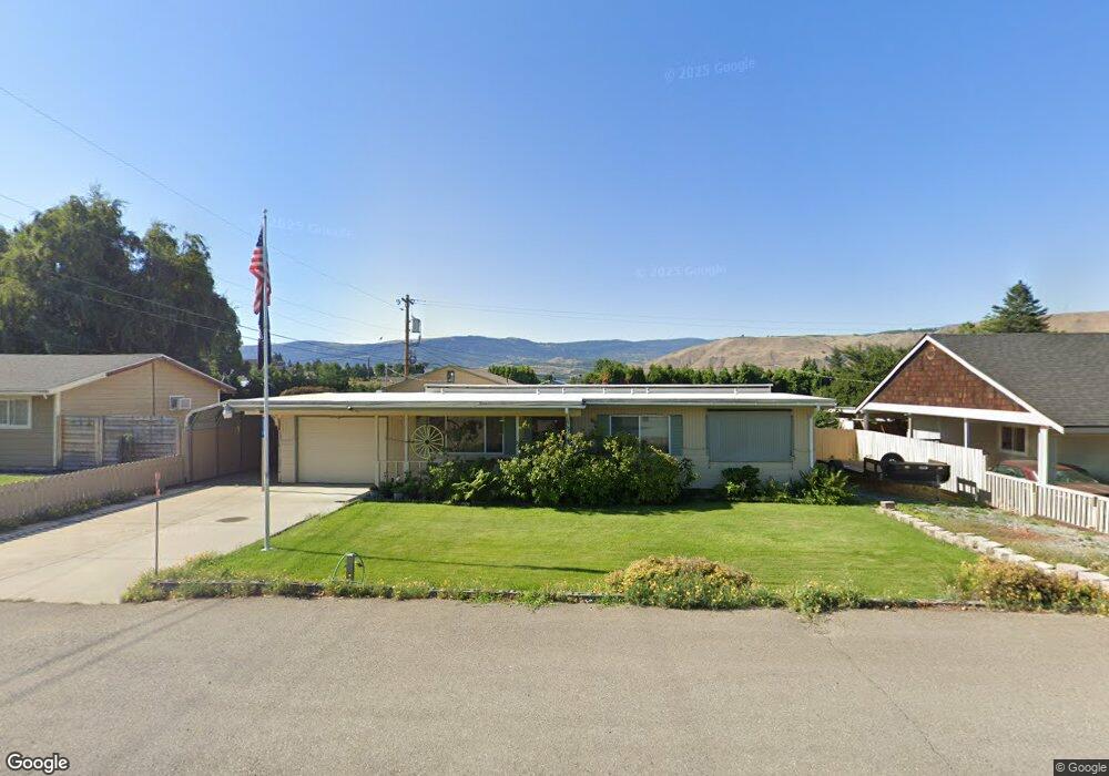 1710 1st St SE, East Wenatchee, WA 98802 - photo 1