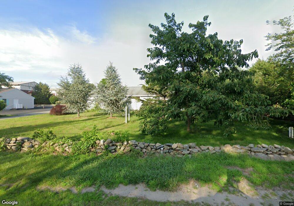 810 Metacom Ave, Bristol, RI 02809 - photo 1