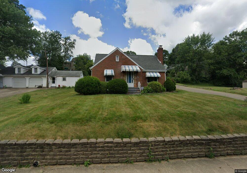 2431 Maple Ave NE, Canton, OH 44714 - photo 1