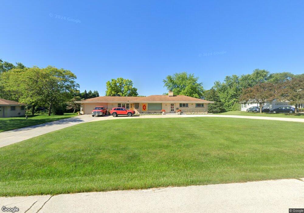 12425 Laurel Ln, Elm Grove, WI 53122 - photo 1