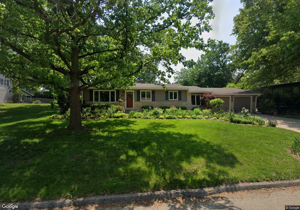 1615 SW Sieben St, Topeka, KS 66611 - photo 1