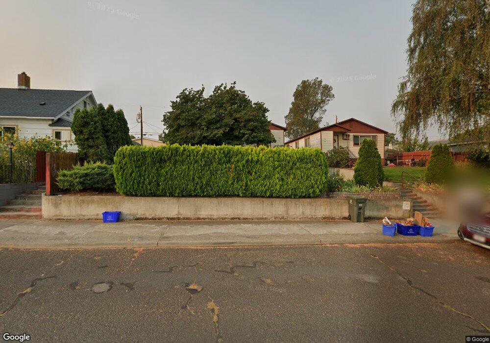 708 W 11th St, the Dalles, OR 97058 - photo 1