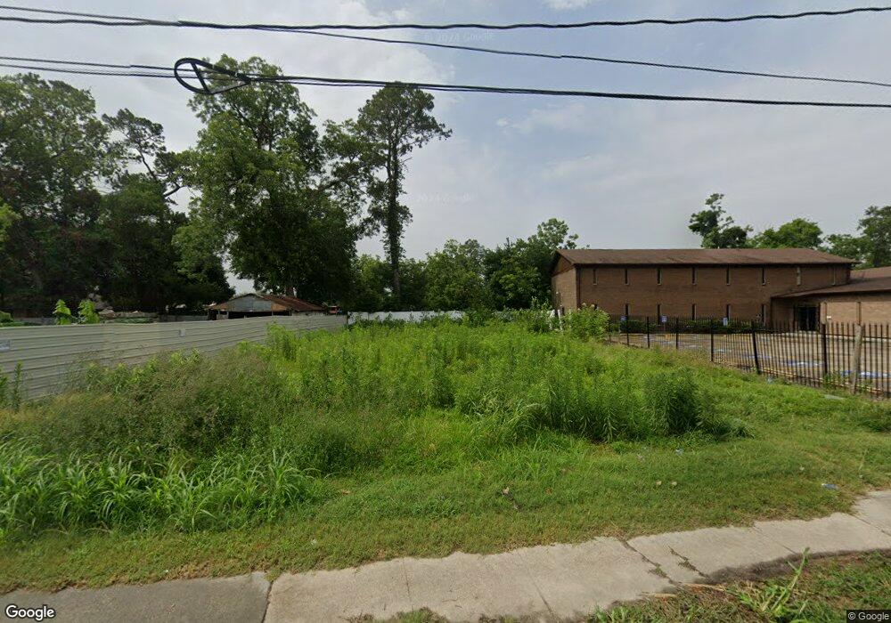 6906 Weaver Rd, Houston, TX 77028 - photo 1
