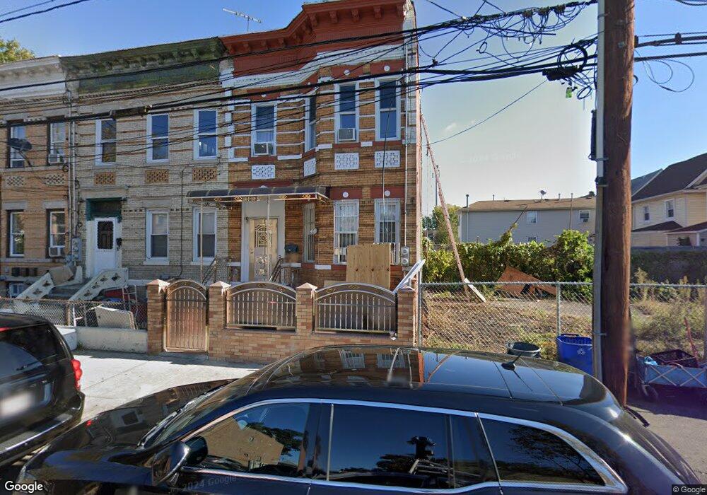 10459 164th St, Jamaica, NY 11433 - photo 1