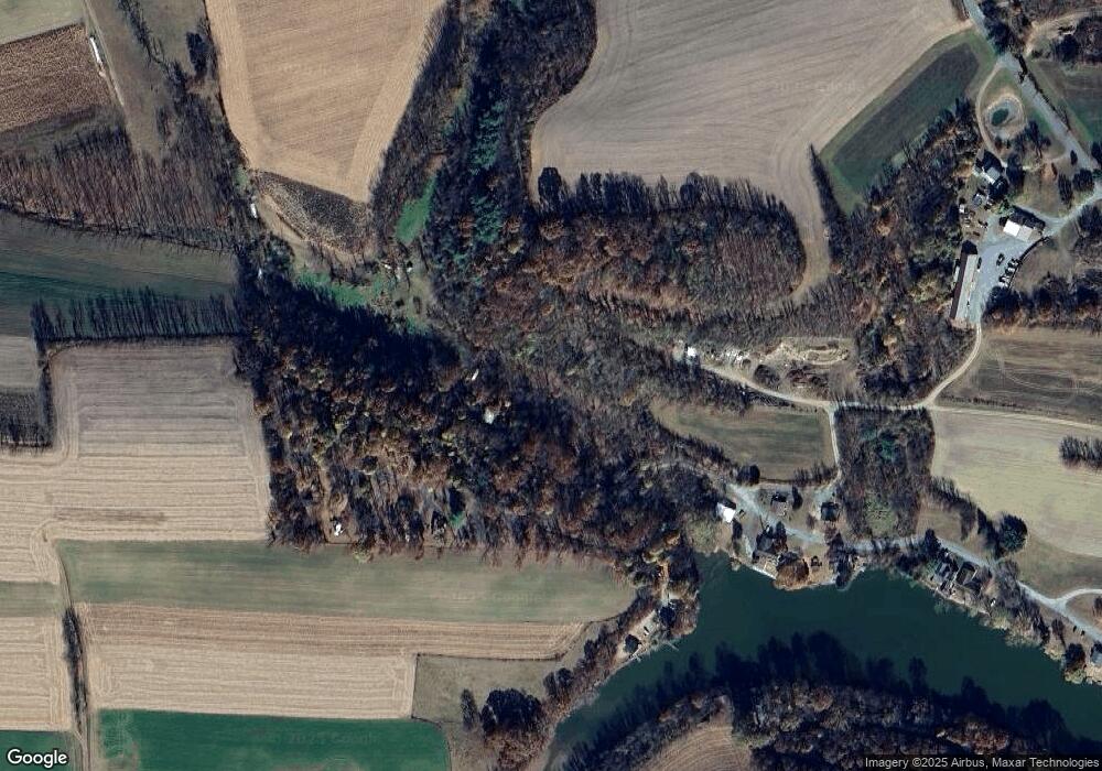 560 S Shore Dr, Lenhartsville, PA 19534 - photo 1