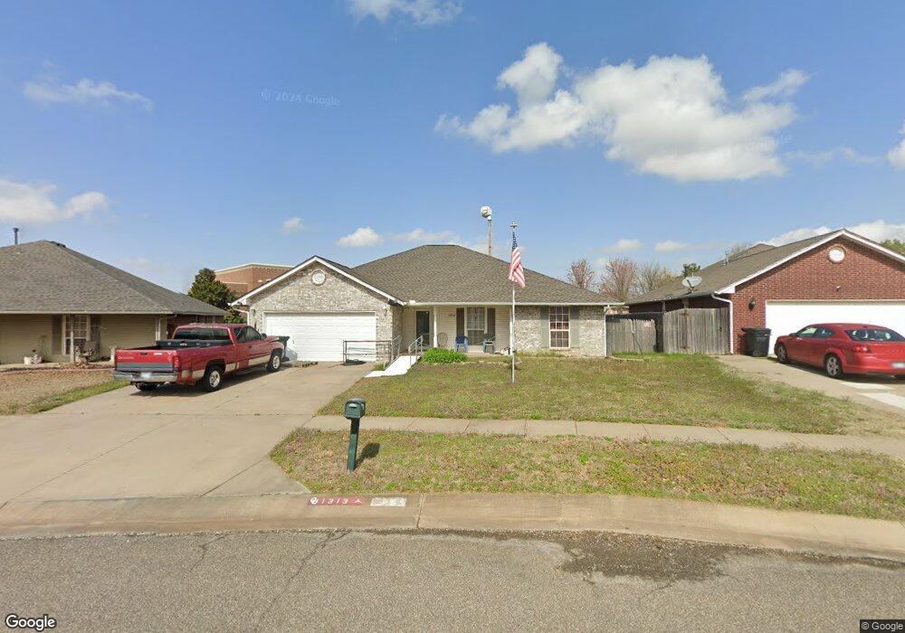 1313 Washington Cir, Moore, OK 73160 - photo 1