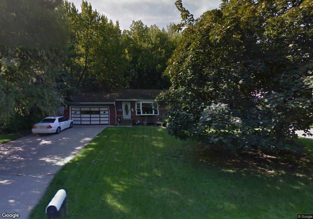 30100 Meadowbrook Dr, Wickliffe, OH 44092 - photo 1