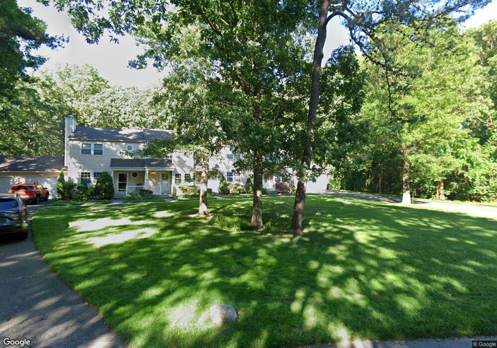 5 Rutledge Commons, Yaphank, NY 11980 - photo 1