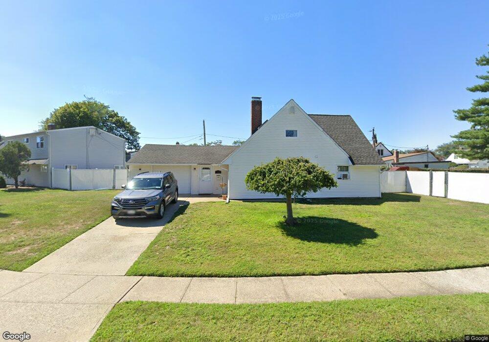 212 Springtime Ln N, Levittown, NY 11756 - photo 1