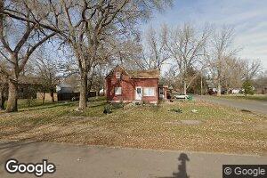 202 W 9th St, Woonsocket, SD 57385