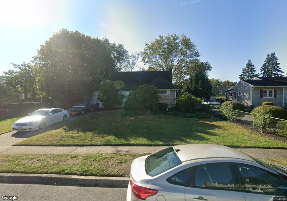 16 Dorian Ln, ComMacK, NY 11725 - photo 1