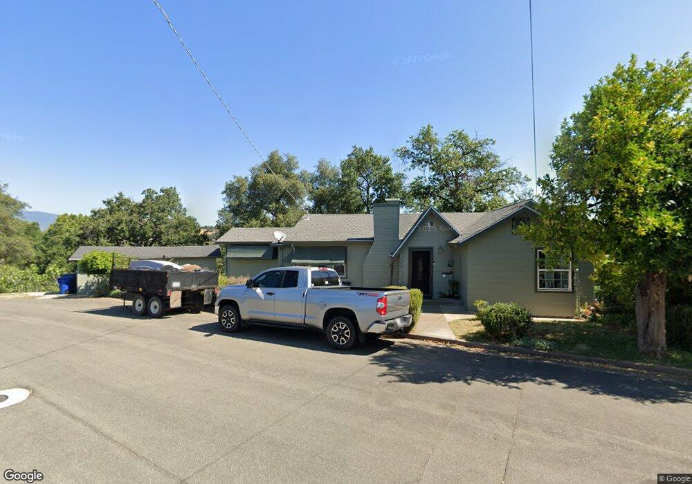 725 Lakeview Dr, Redding, CA 96001 - photo 1