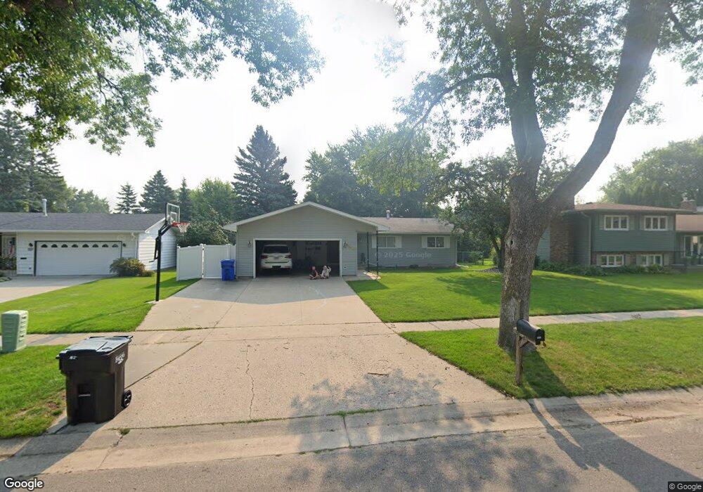 2831 Longfellow Rd N, Fargo, ND 58102 - photo 1