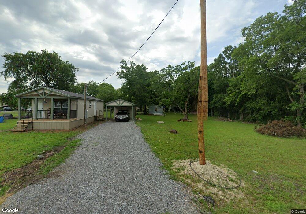 407 E Walnut St, Whitewright, TX 75491 - photo 1