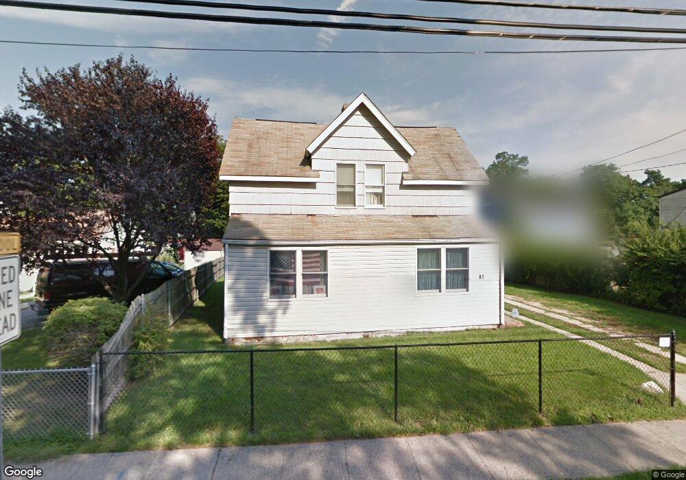 81 Winganhauppauge Rd, Islip, NY 11751 - photo 1