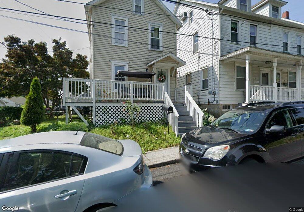 32 E Walnut St, Nazareth, PA 18064 - photo 1