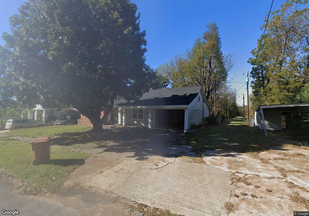 810 S 3rd St, Hugo, OK 74743 - photo 1