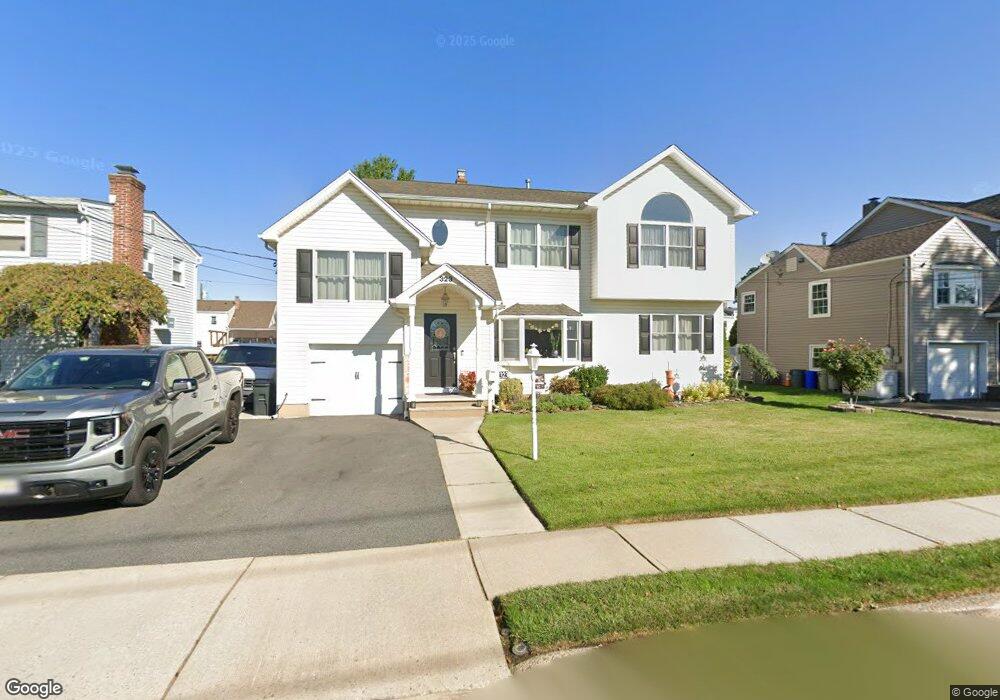 323 Floral Ln, Saddle Brook, NJ 07663 - photo 1