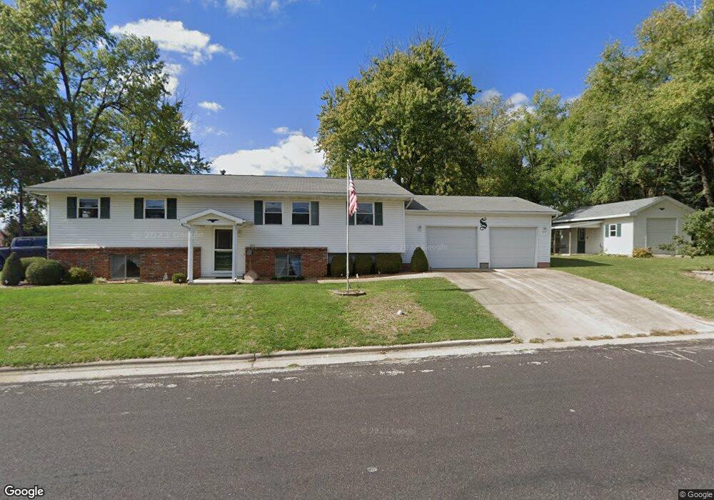 803 Lincoln Ave, Jacksonville, IL 62650 - photo 1