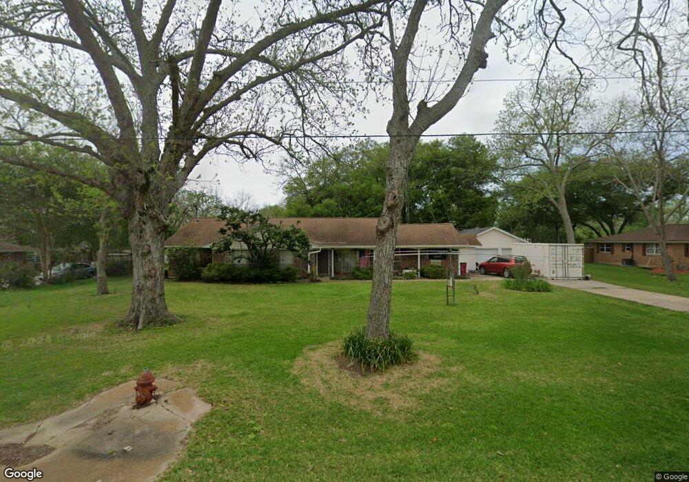 336 Nueces St, Bay City, TX 77414 - photo 1