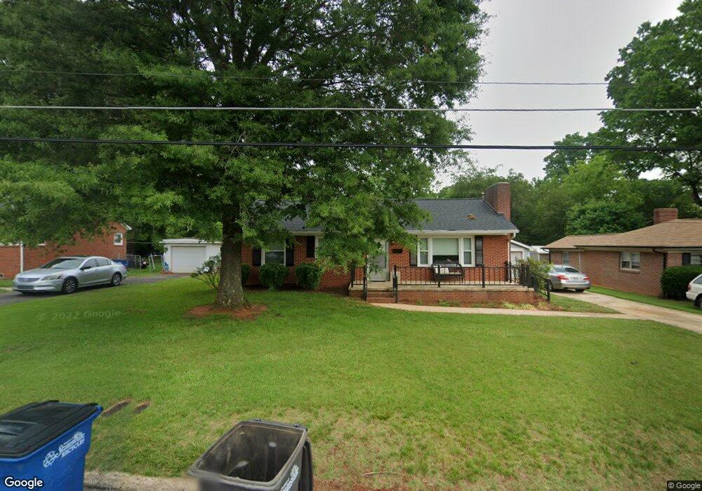 457 Hillcrest Dr, Statesville, NC 28677 - photo 1